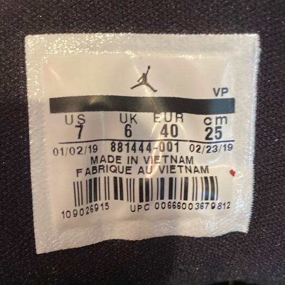 Air Jordan Basketball Shoes - Picture 4 of 5